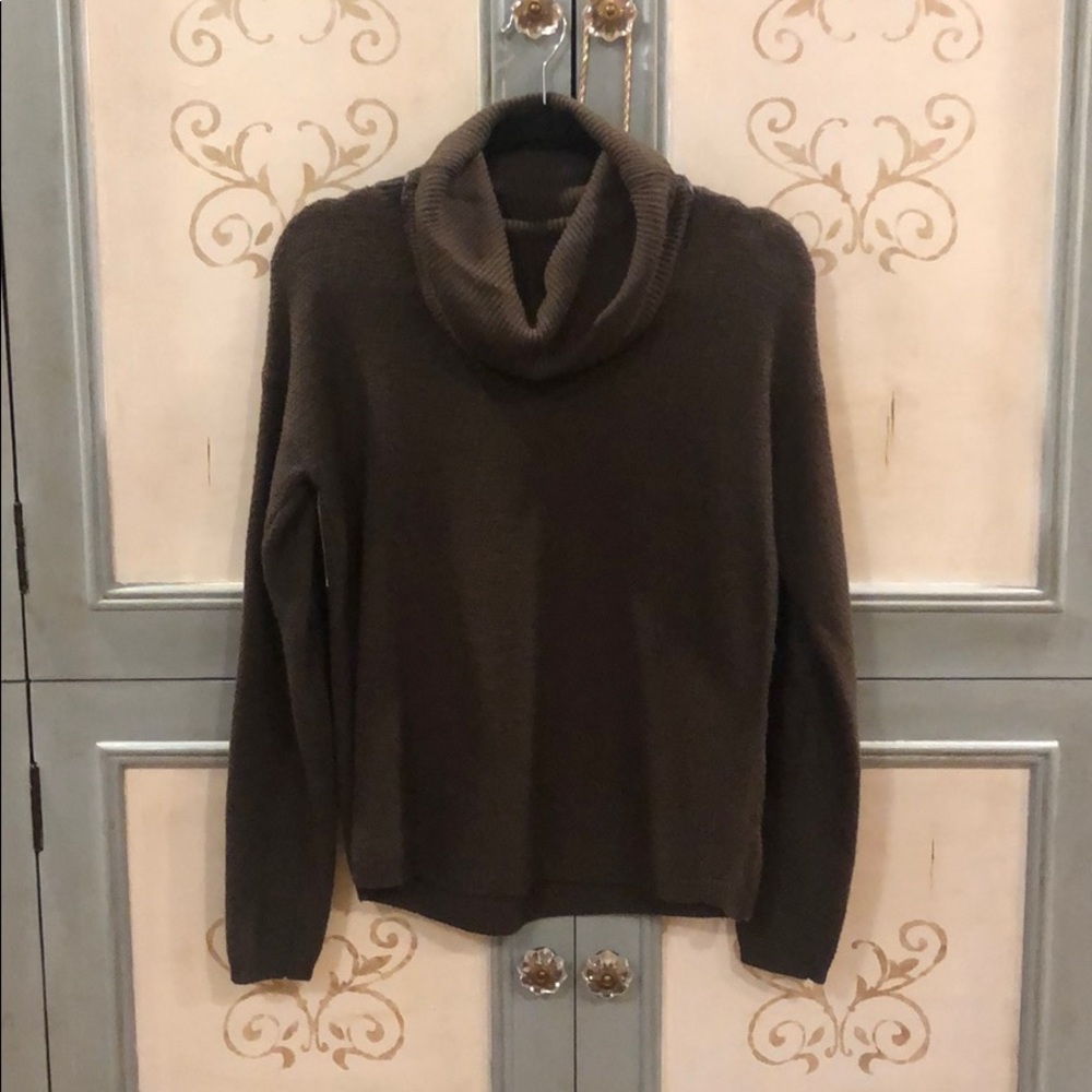 Max Studio - army green sweater